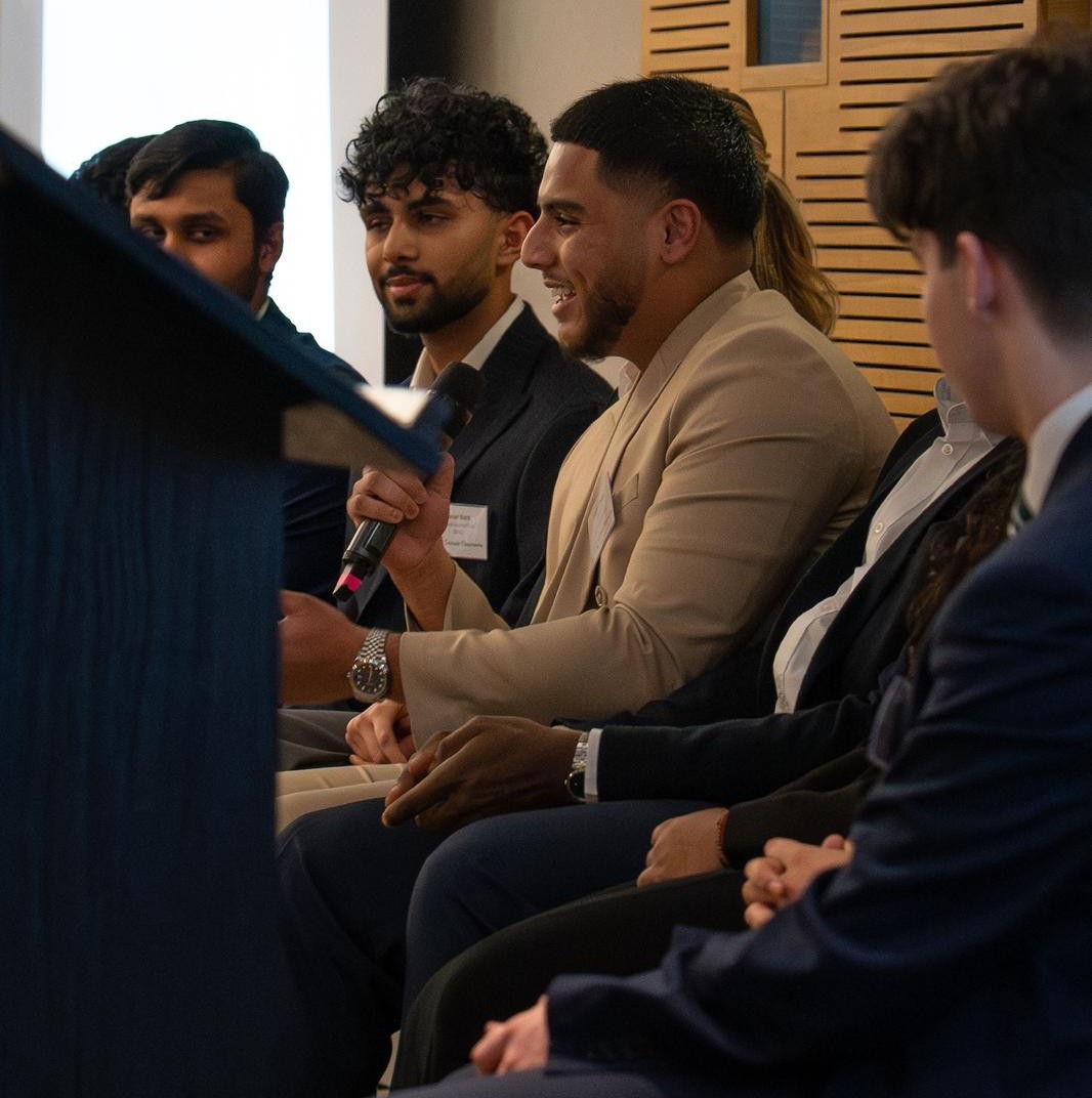 Investate audience in the room at an event